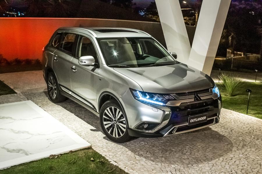  Mitsubishi Outlander HPE-S 2018 года  (LA) (фото 37 из 40)